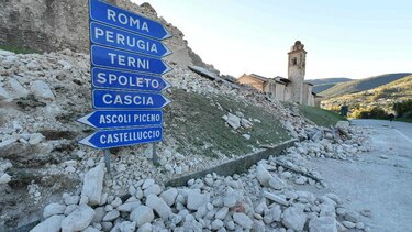 Al menos 15 mil italianos han pedido apoyo tras fuertes sismos