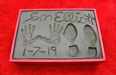 Sam Elliot deja huella en cemento de Hollywood