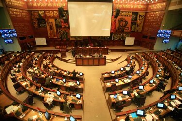 Ecuador se retira de tratado de defensa firmado con EU en 1947
