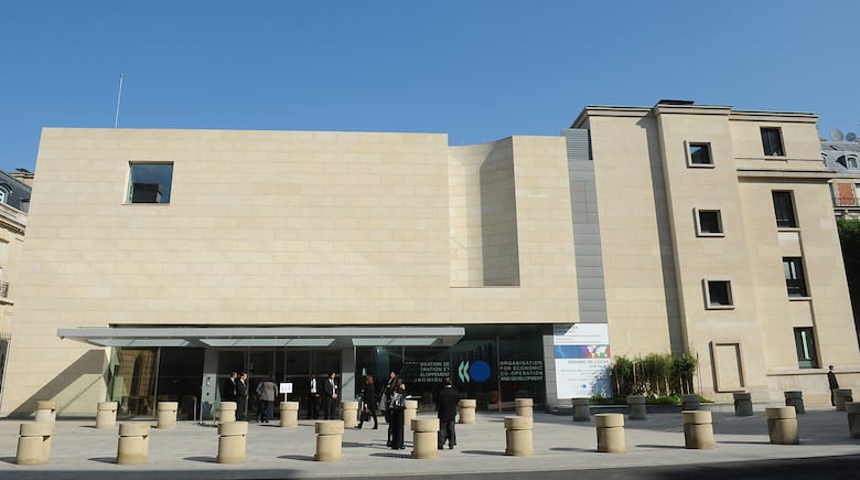 La misión bifocal de la Cancillería