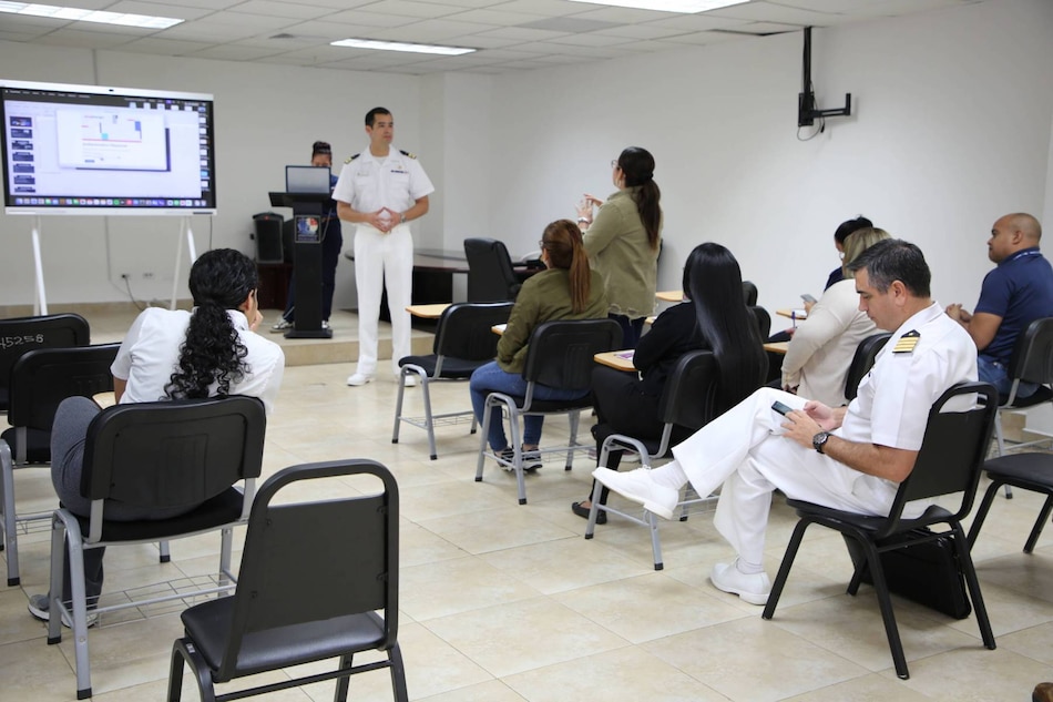 Personal marítimo refuerza conocimientos sobre accidentes, siniestros y transporte de gas natural licuado