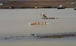 La carrera de cayucos, en la recta final