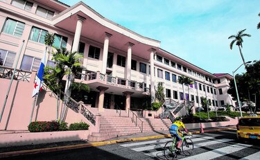 Magistrado Ayú Prado pide equiparar salarios de magistrados