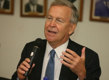 Exembajador panameño Jaime Alemán viajará al espacio con la empresa Blue Origin