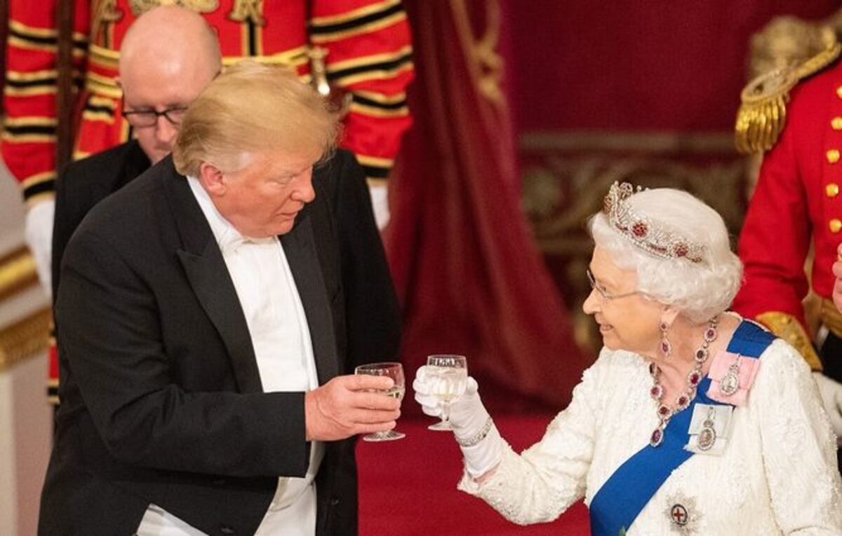Durante el banquete celebrado en el Palacio de Buckingham.