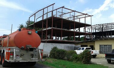 Villa de Las Acacias: incendio afecta edificio en construcción