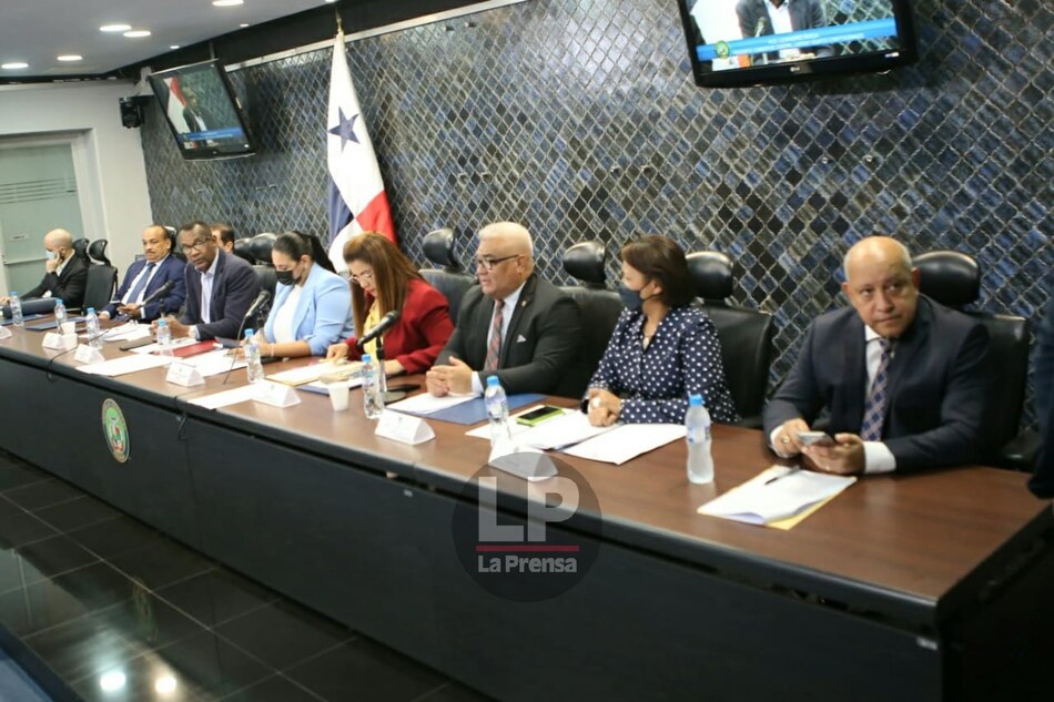 Avanza en la Asamblea Nacional el proyecto que permite a jóvenes con tatuajes postularse en la Policía
