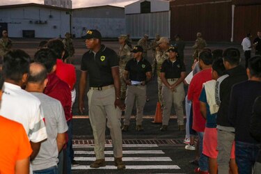En 15 vuelos, Panamá ha expulsado a 604 migrantes irregulares hacia sus países de origen
