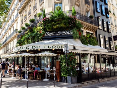 Ecosistema de anticuarios de París vuelve a la vida