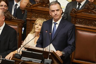 Yamandú Orsi es investido como nuevo presidente de Uruguay hasta 2030