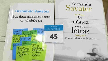 A la caza de un autógrafo en la Fil de Guadalajara