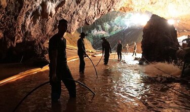 Tailandia comienza operativo para rescatar a niños atrapados en cueva