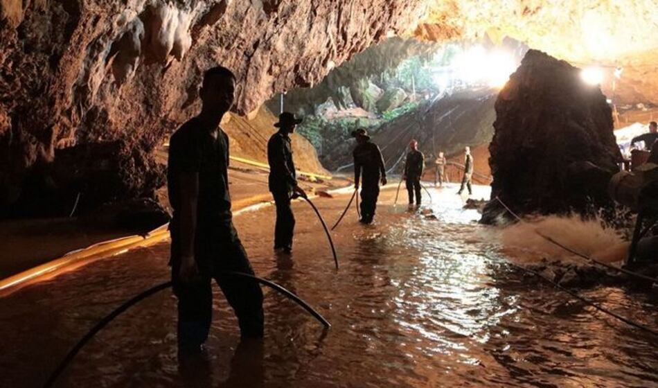 Tailandia comienza operativo para rescatar a niños atrapados en cueva