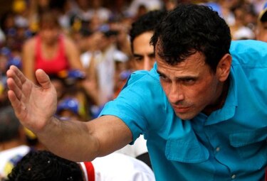 Maduro ofrece seguridad y Capriles exige respetar resultados