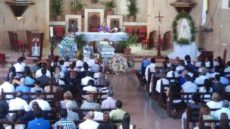 Realizan honras fúnebres del folclorista Óscar Poveda