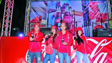 La Navidad Coca-Cola trajo coro en vivo