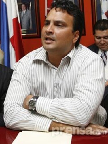Purcait denuncia persecución política