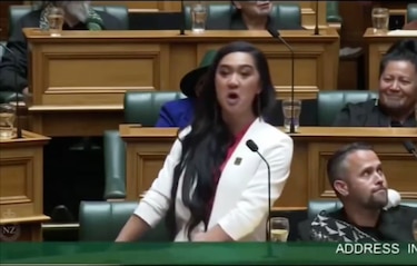 Video viral: Diputada de 21 años realiza haka en el parlamento de Nueva Zelanda