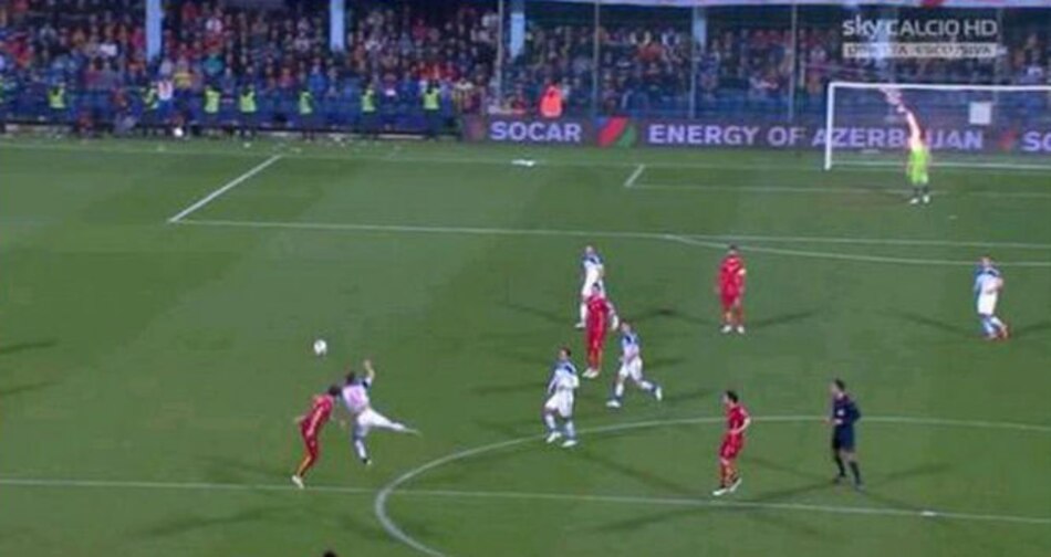 Suspenden partido tras impactar bengala en cabeza de arquero ruso