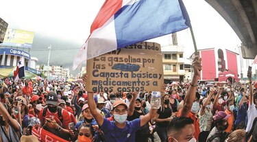 Un coro de indignación contra el despilfarro