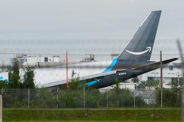 Un avión de carga de Amazon se estrella en el aeropuerto de Miami