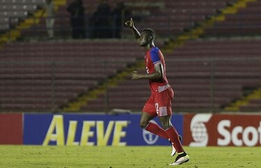 Abdiel Arroyo le da el triunfo a Panamá sobre El Salvador