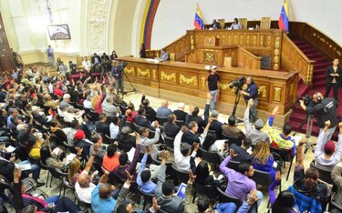 Constituyente venezolana elimina dos alcaldías opositoras