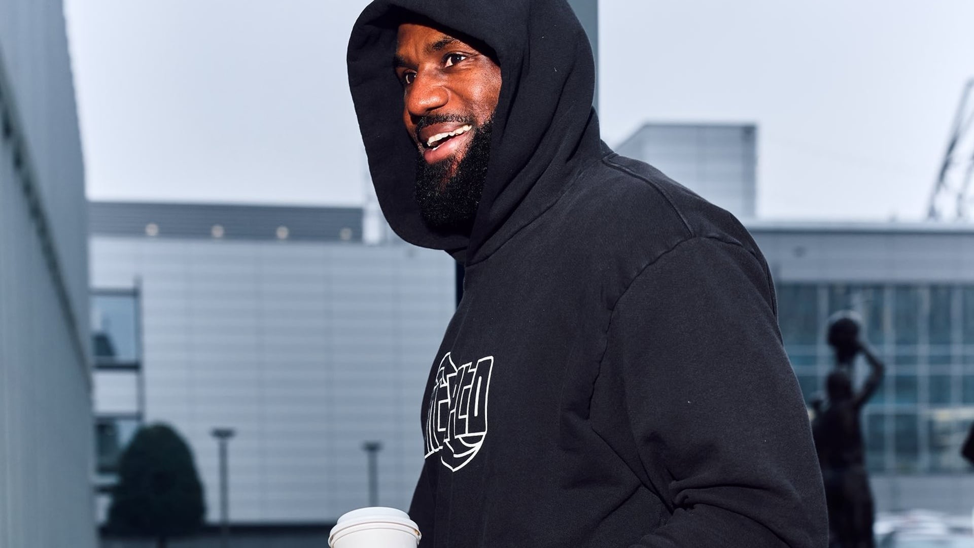 LeBron James inicia su temporada 24 en la NBA con los Philadelphia 76ers
