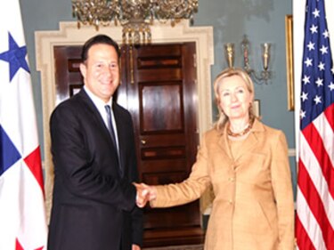 Varela y Clinton analizan temas políticos y comerciales