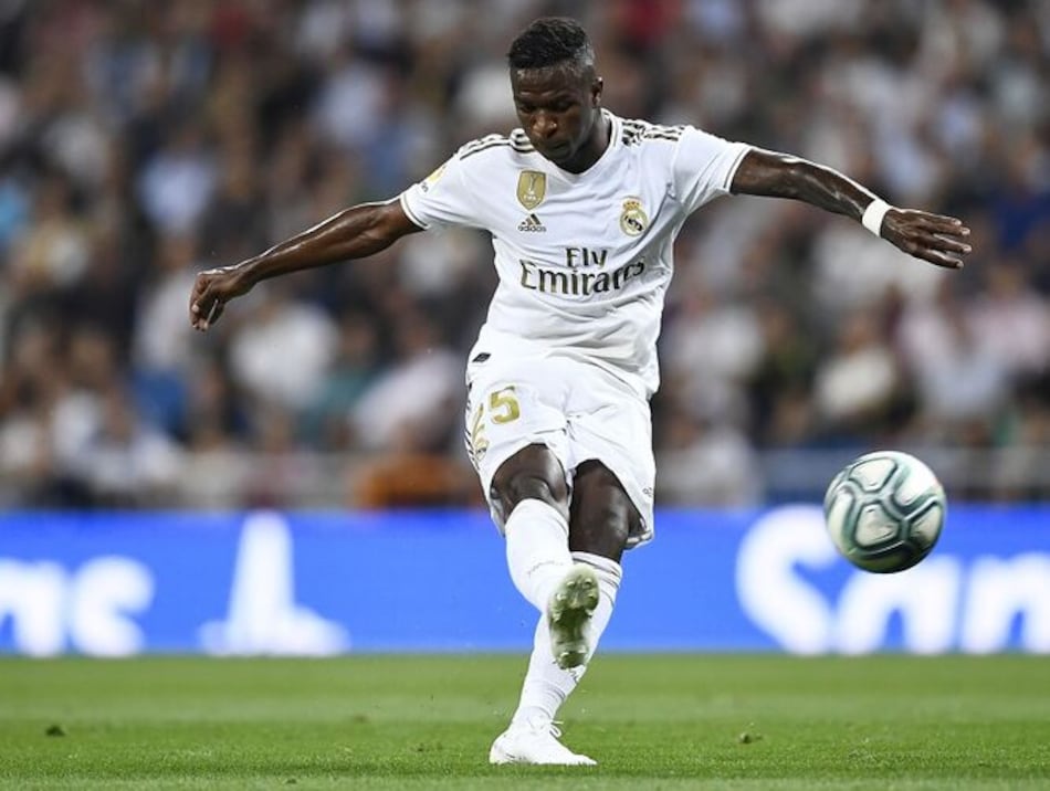 Real Madrid gana con goleadores poco habituales y toma el liderato de la Liga