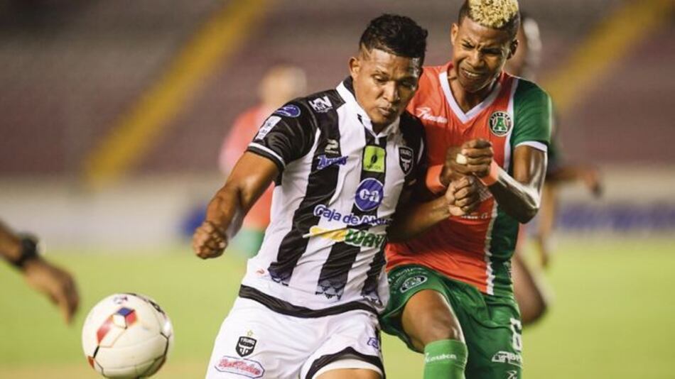 Los finalistas Tauro y Costa del Este esperan despertar