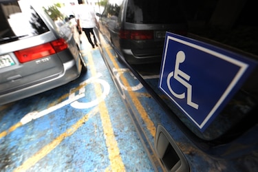 Anuncian prórroga en vigencia de los permisos de estacionamientos para personas con discapacidad