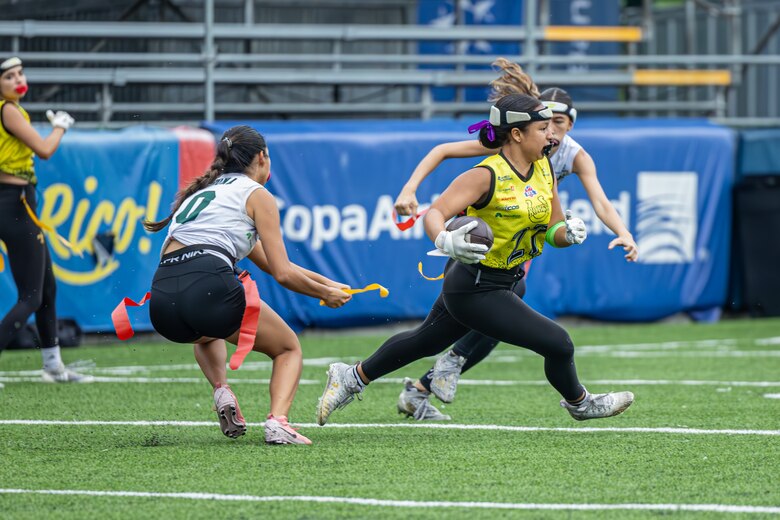 Eagles, Kolts, Raiders y Dragons triunfan en semifinales de la Kiwanis Football League