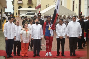 Distintos actos oficiales para celebrar los 119 años de vida republicana