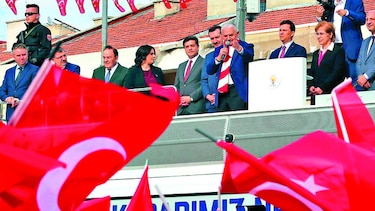 Turquía investiga a 17 residentes de EU