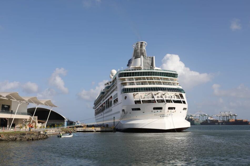 Panamá logra acuerdo con cruceros Royal Caribbean para operar desde Colón