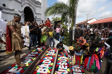 El Corpus Christi llena de colores las calles de La Villa de Los Santos