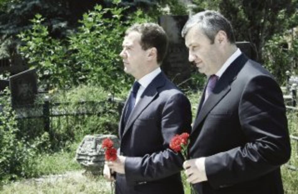 Medvedev va a Osetia del Sur
