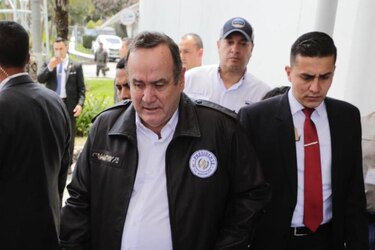 Medios de Guatemala prueban cercanía de Poll Anria al presidente Alejandro Giammattei