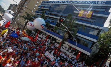 Abogados de Lula da Silva negocian con la policía para que arresto sea el lunes