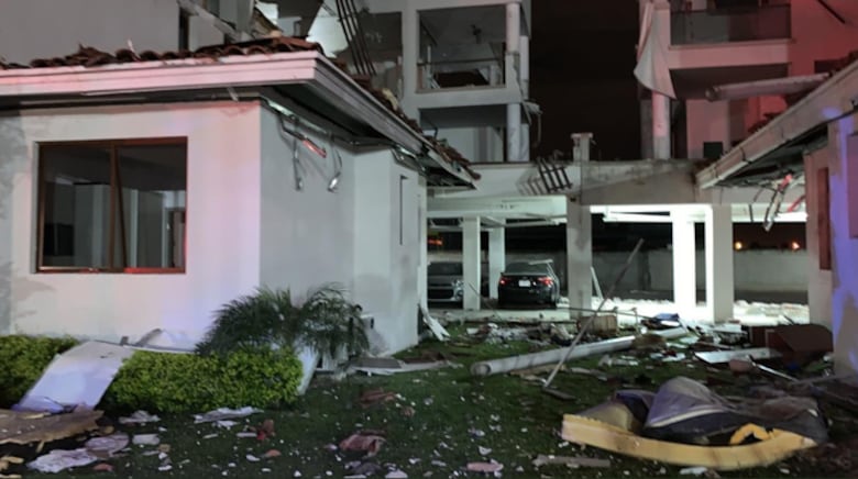 Catorce heridos, tres de gravedad, deja explosión en edificio de Costa Sur