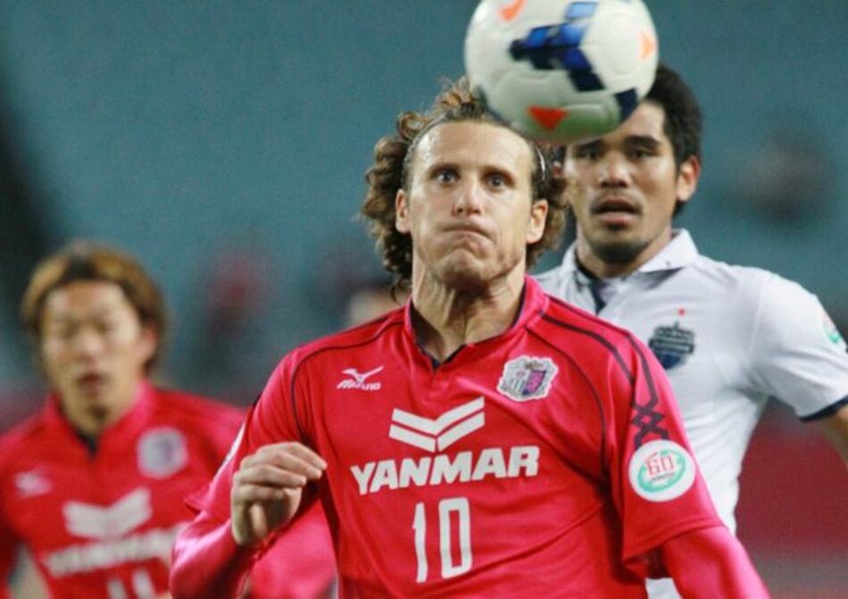Diego Forlán jugará en el fútbol de Hong Kong