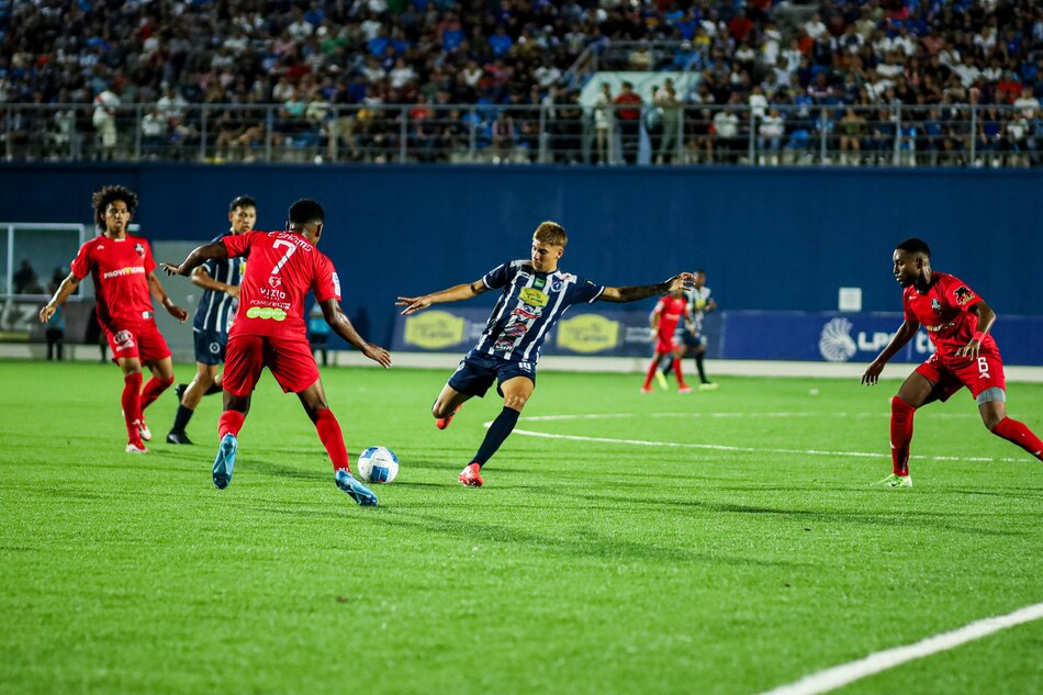 Soto y Bernal valoran el buen fútbol de sus equipos y confían que pronto llegarán los goles