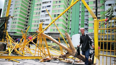 Militares irrumpen en edificios, disparan canicas y tiran gases