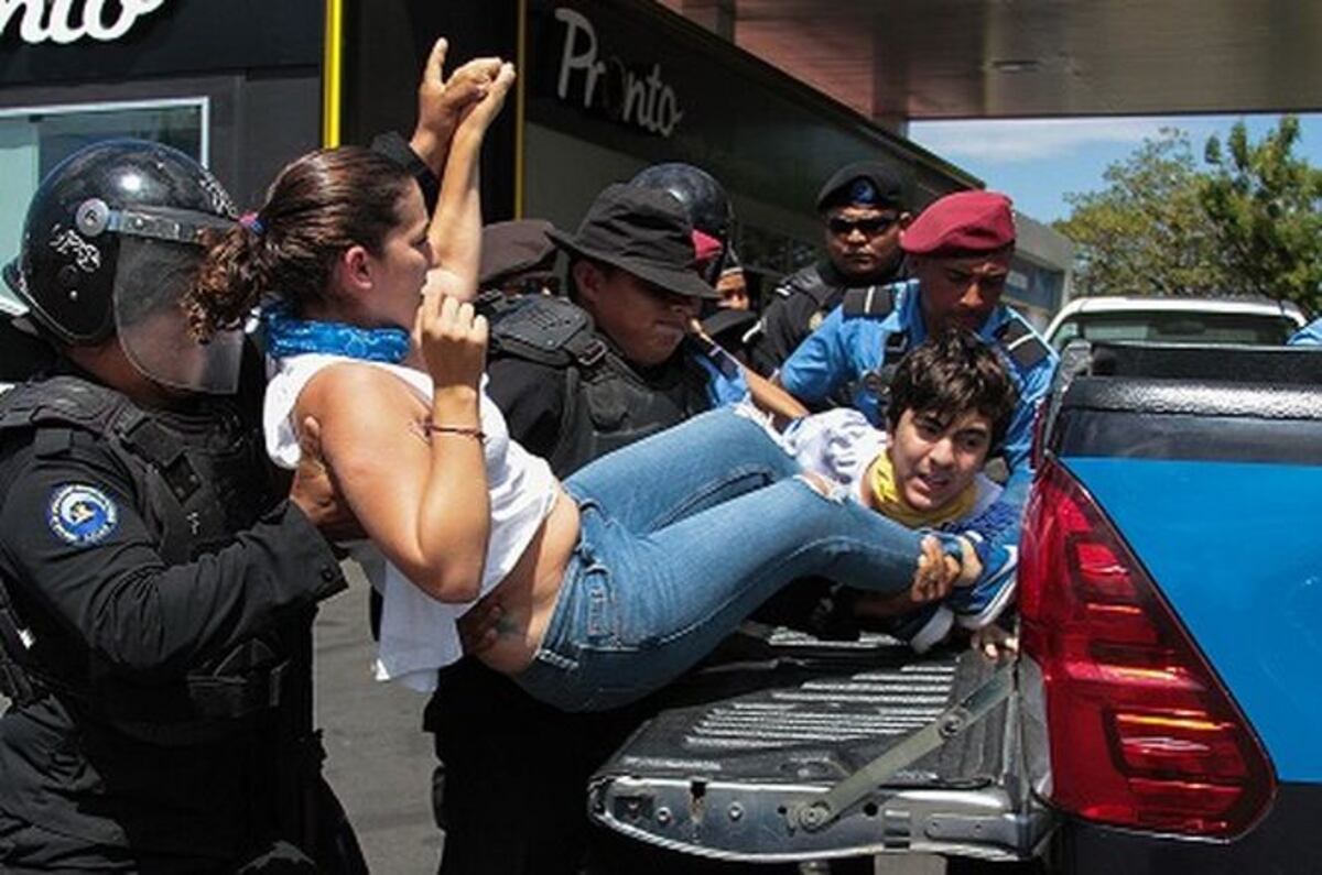 Entre los detenidos están líderes de la oposición y estudiantes.