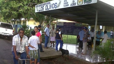 Regular asistencia durante elecciones en Los Olivos de Los Santos