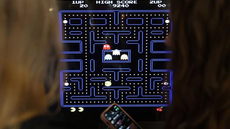 Pac-Man: qué hace tan adictivo y exitoso al juego que nació en Japón cuando su creador se comía una pizza