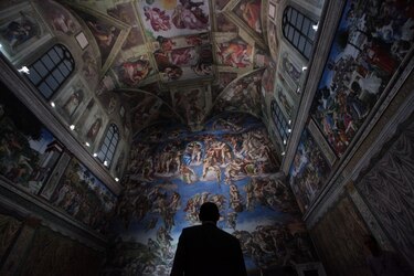 La Constitución vaticana y los ritos del cónclave, en la mesa de los cardenales