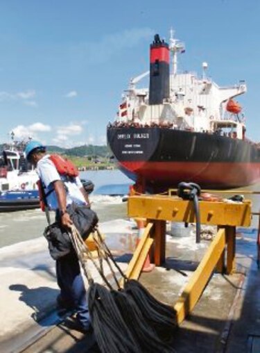 Políticos en junta laboral del Canal