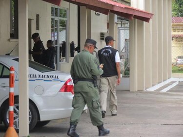 En David investigan posesión ilegal de armas, incluyendo una Ak-47